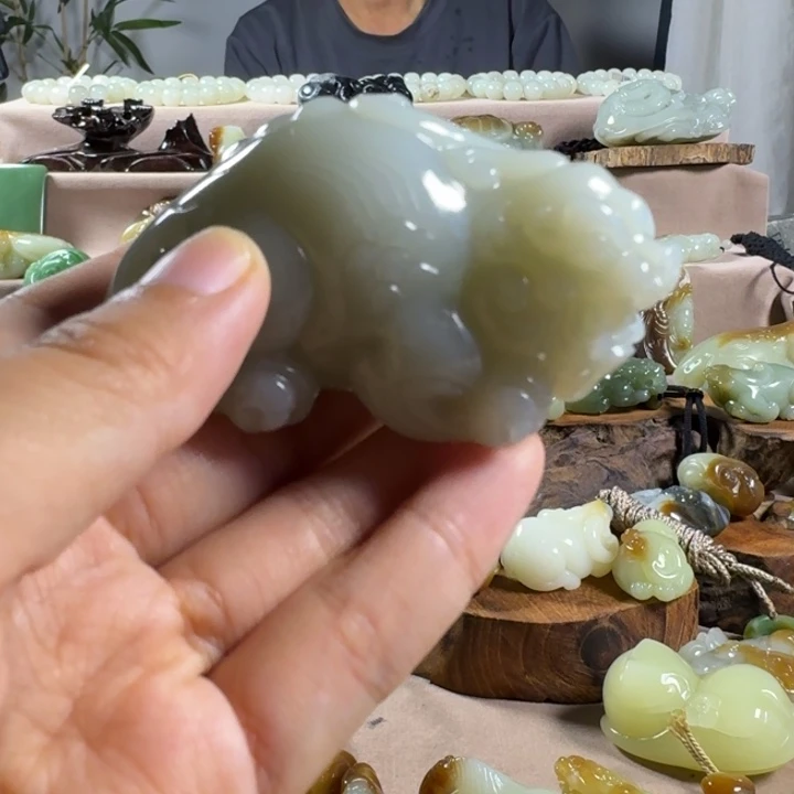 颈饰未镶嵌和田玉（糖玉）