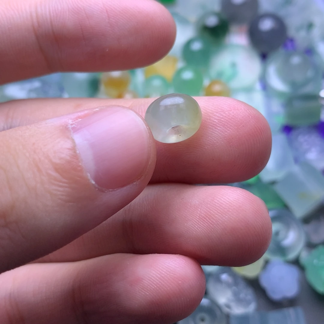 吉***清定制翡翠未镶嵌珠子