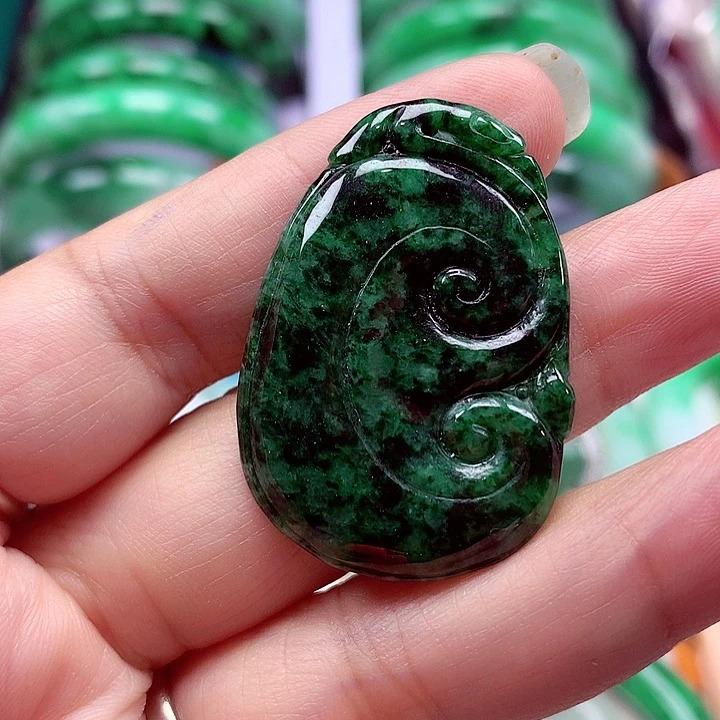 翡翠未镶嵌颈饰翡翠