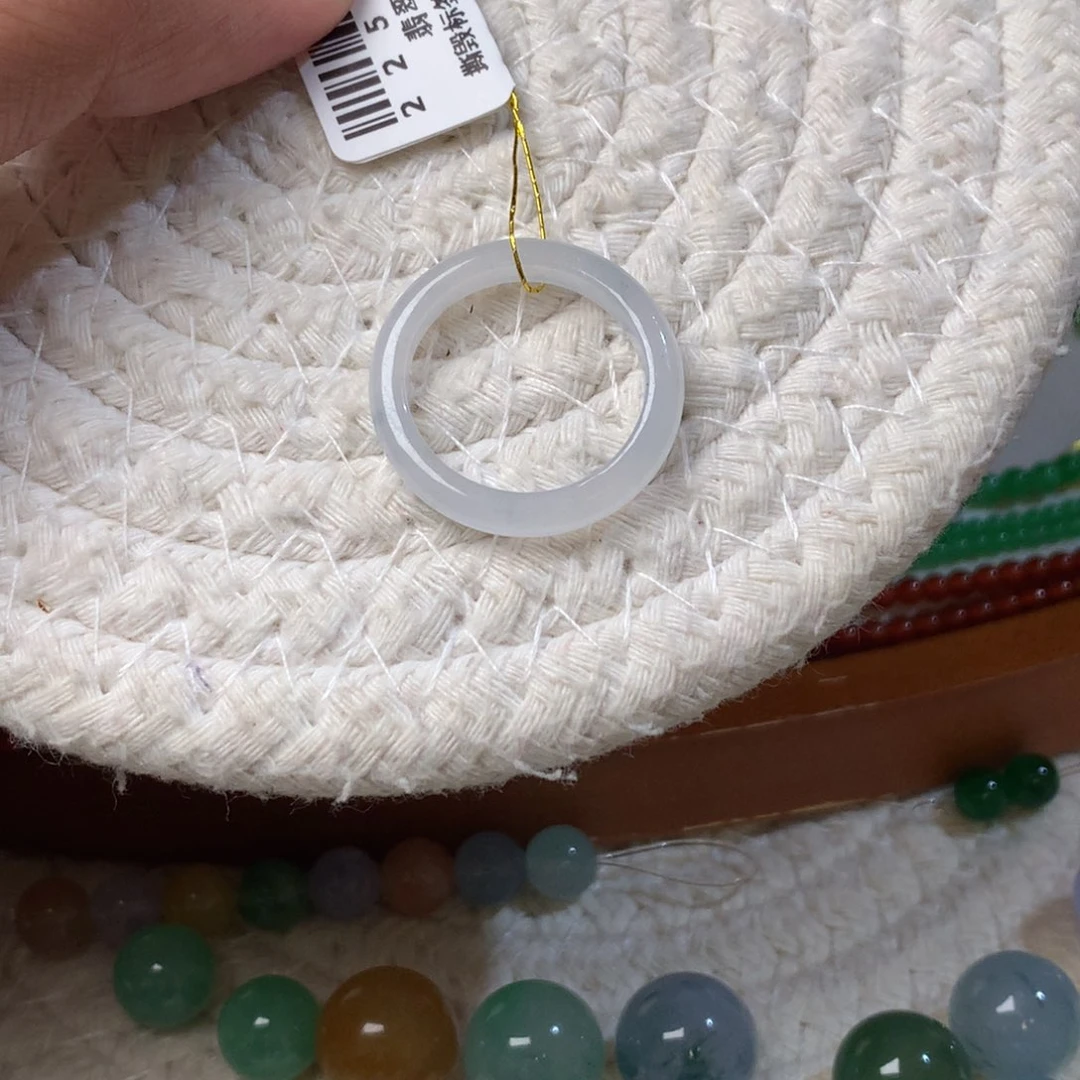 翡翠散珠?****?白冰戒圈，直径18.4