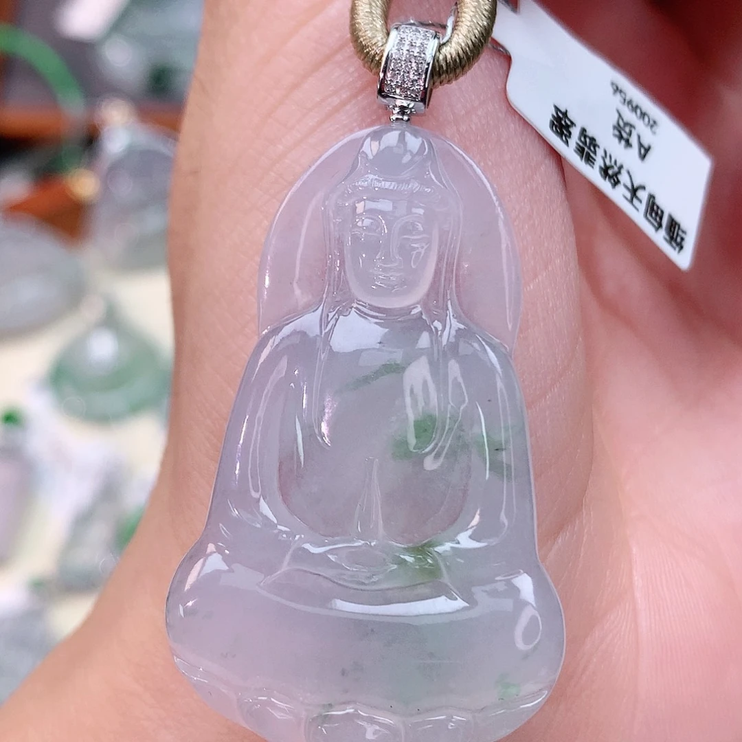 颈饰18K金镶嵌翡翠观音
