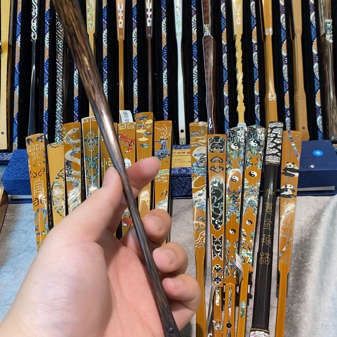 扇子纯手工制作出精美绝