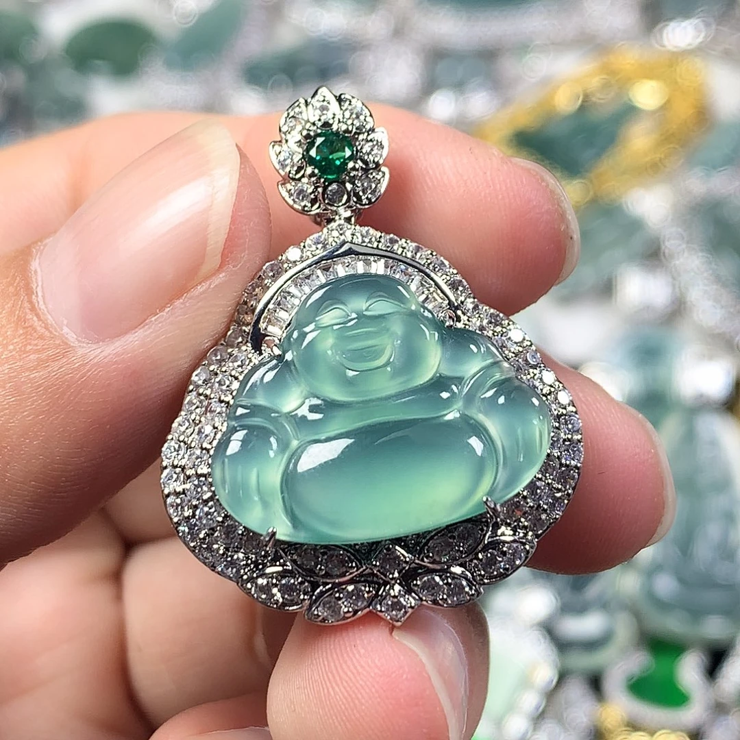 翡翠未镶嵌颈饰佛公