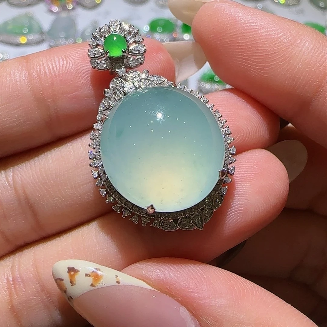 【闪购商品】颈饰18K金镶嵌翡翠天然