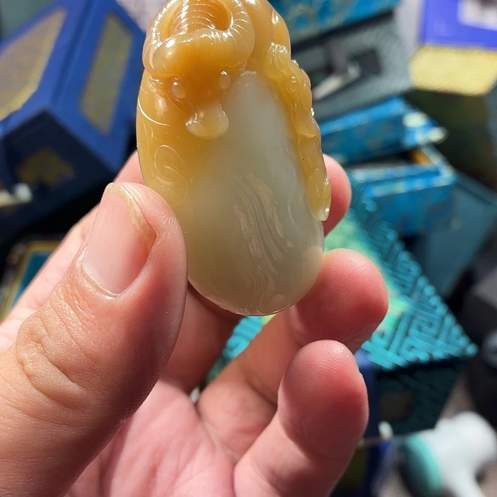 颈饰未镶嵌和田玉（糖玉）