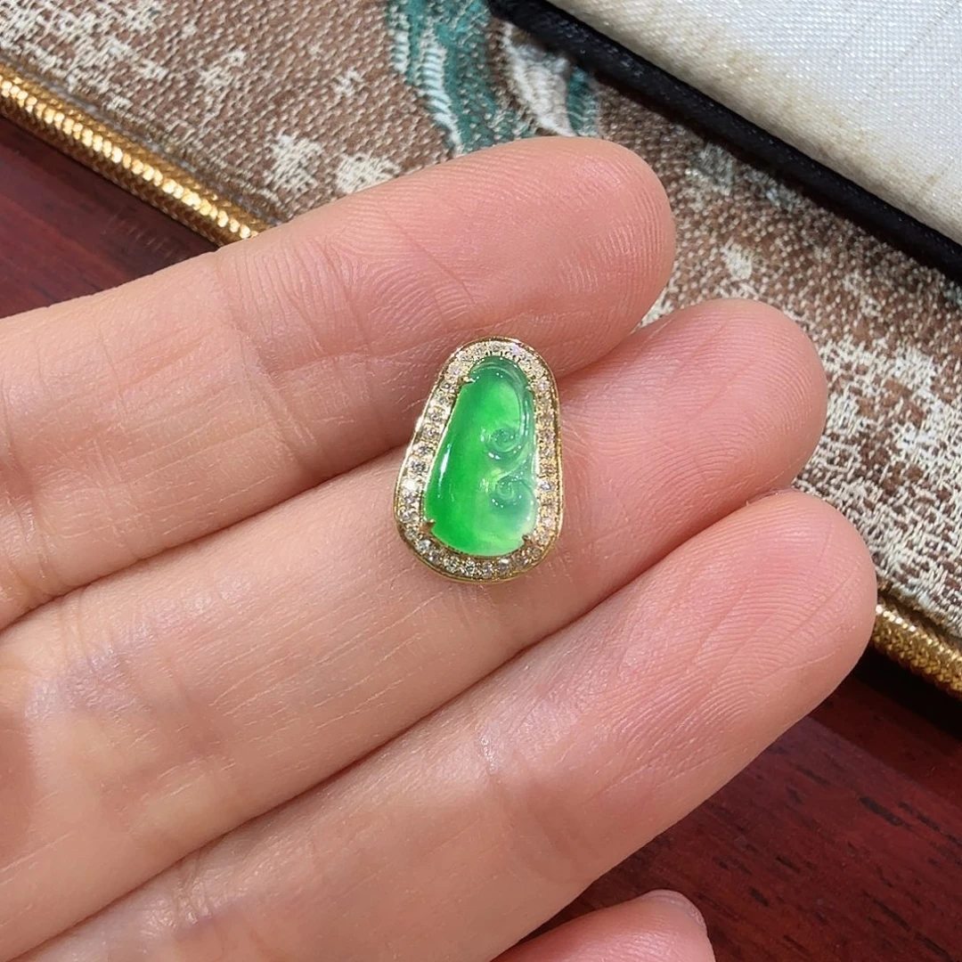 @***8翡翠18K金镶嵌颈饰颈饰