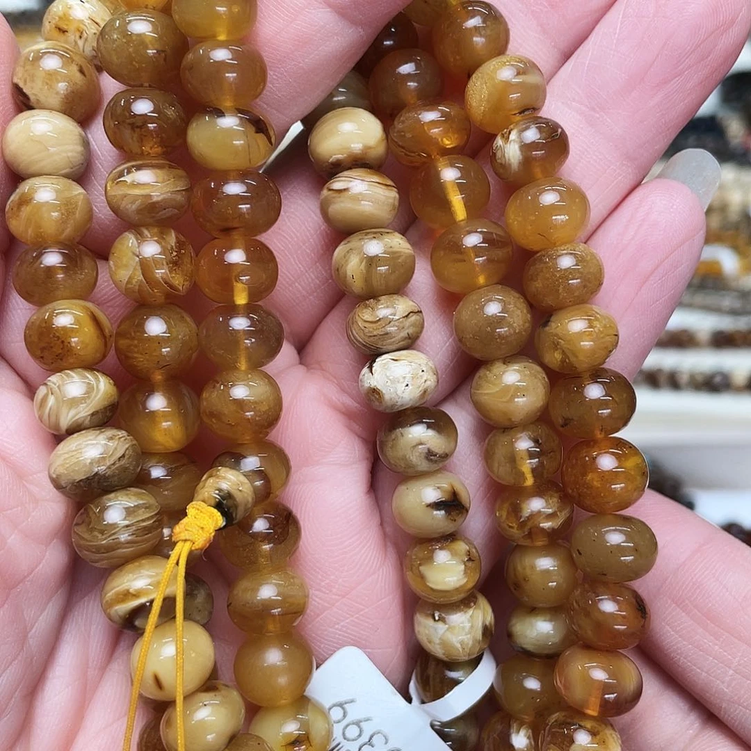 未镶嵌琥珀裸石九