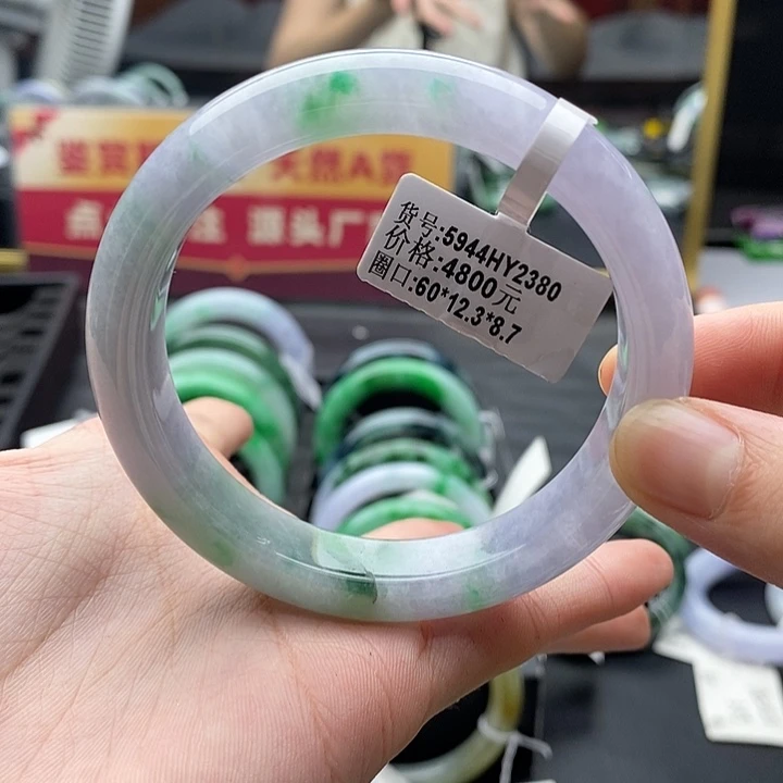 翡翠手镯未镶嵌60圈口