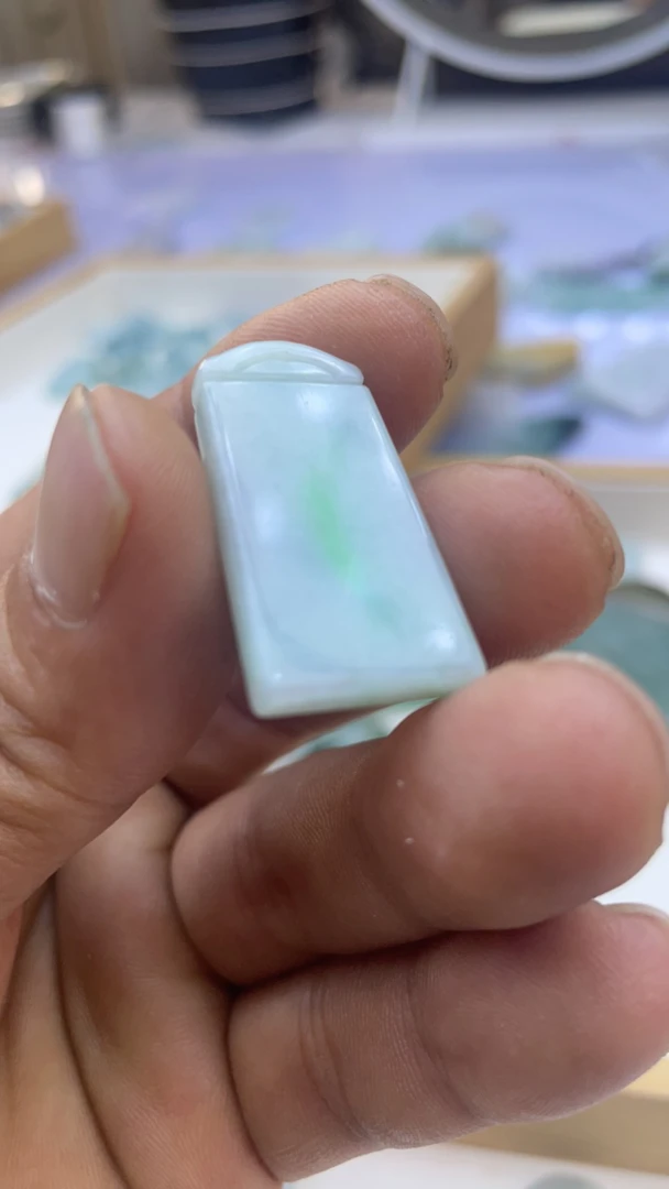 天然缅甸翡翠吊坠