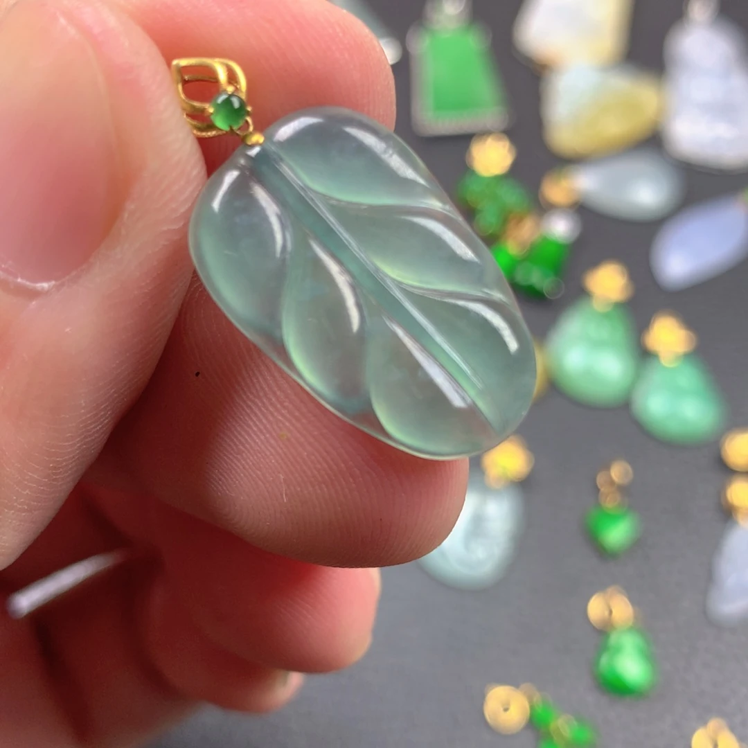 【闪购商品】颈饰18K金镶嵌翡翠翡翠
