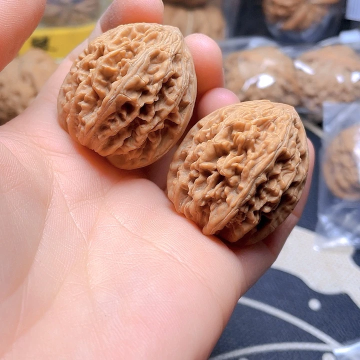 文玩核桃吊坠饕餮纹儿