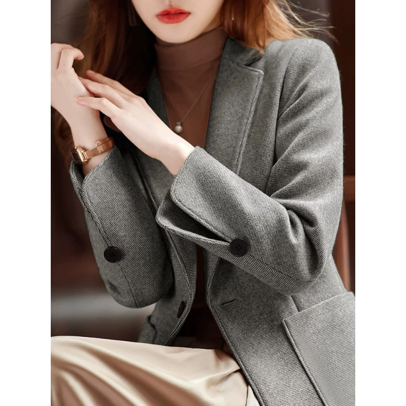 毛呢西装外套女2025年新款秋冬小个子短款高级感休闲西服上衣
