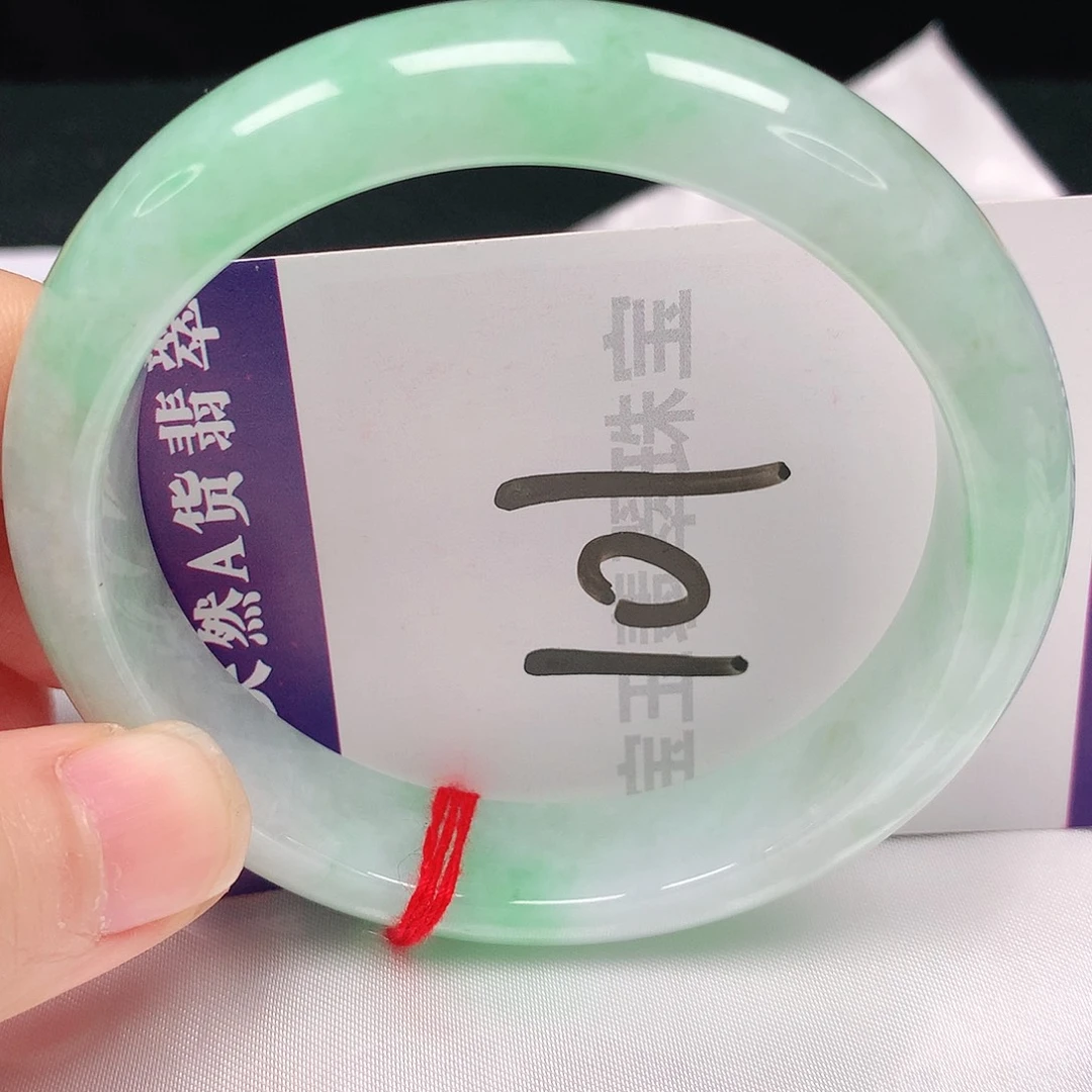 翡翠手镯未镶嵌57圈口