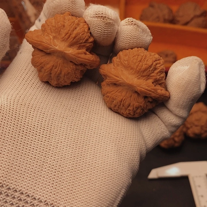 核桃把件血麒麟核桃