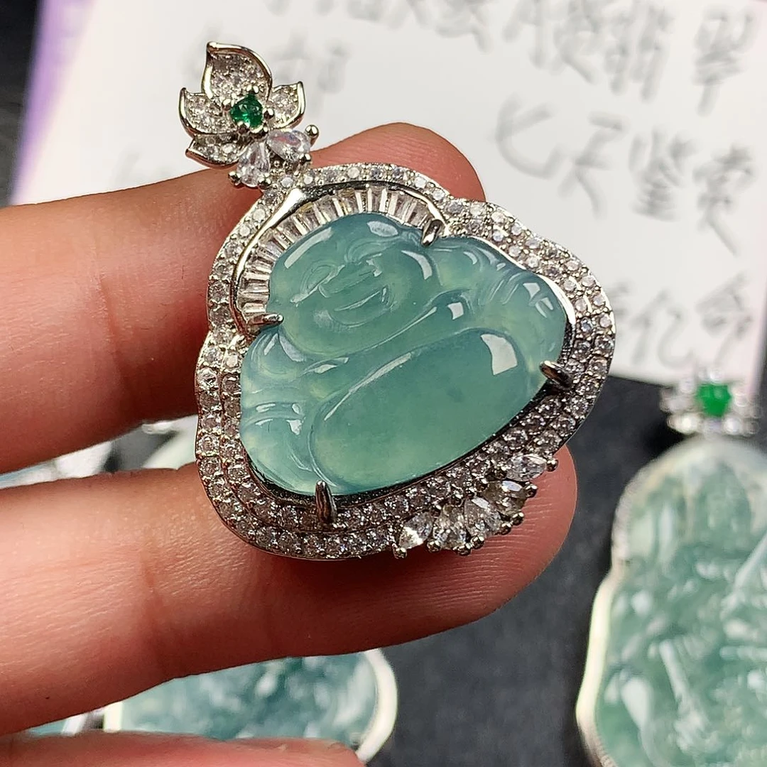 翡翠未镶嵌颈饰大佛公