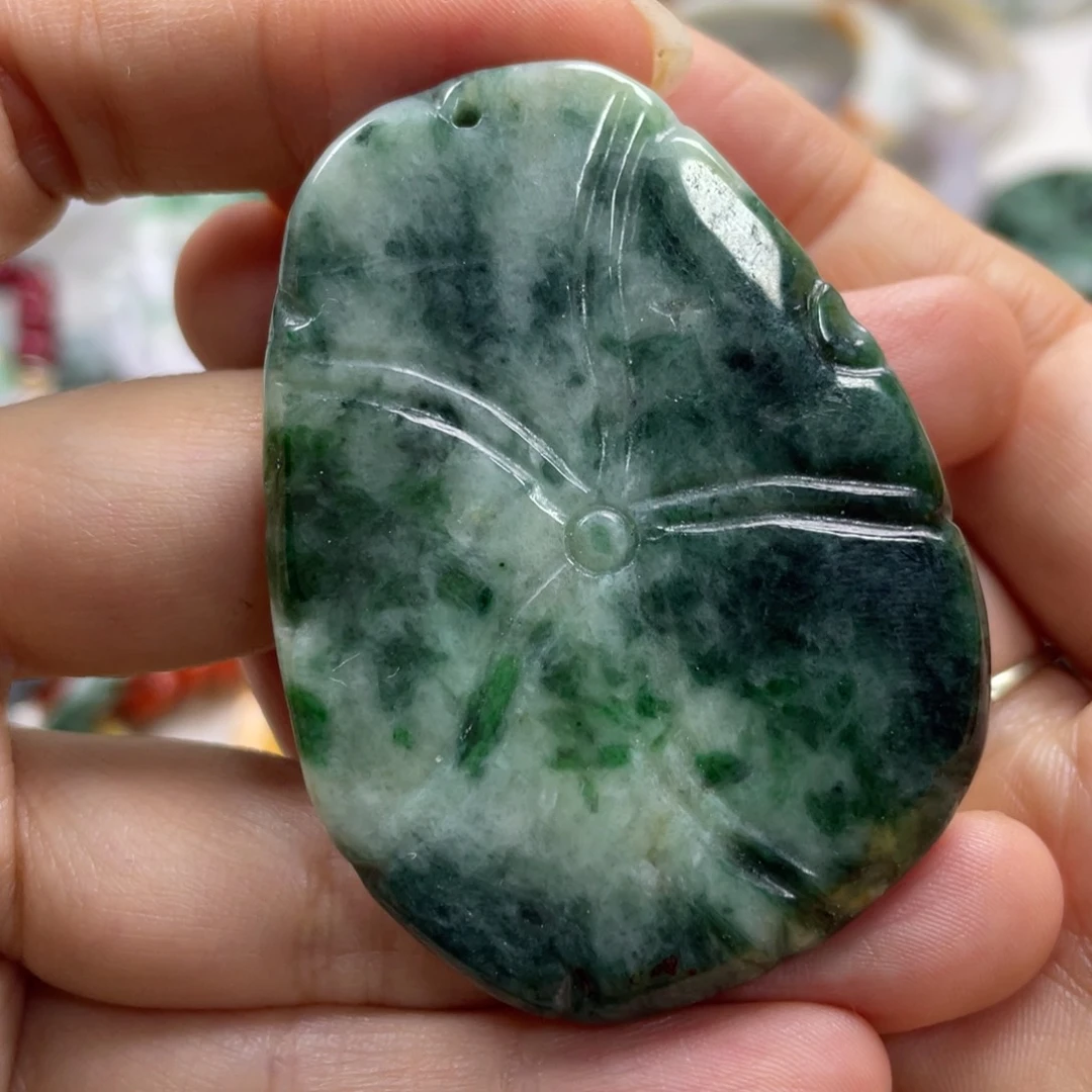 翡翠未镶嵌项圈牌子