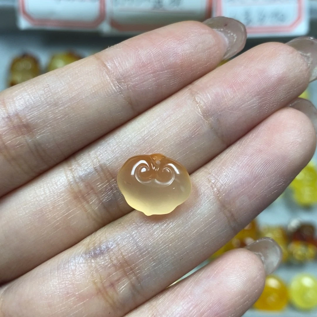 未镶嵌颈饰蜜蜡如意