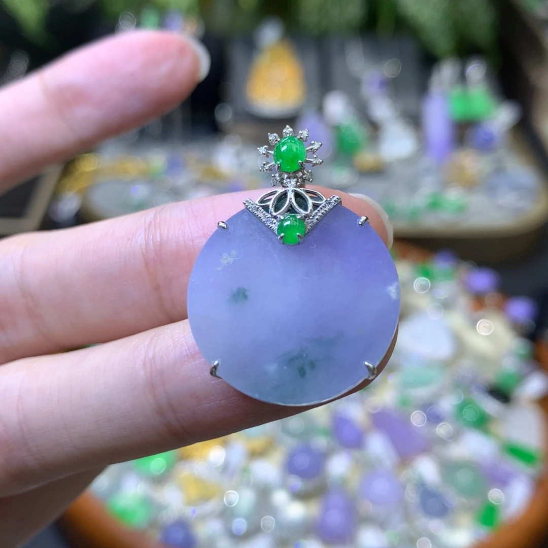 颈饰18K金镶嵌翡翠