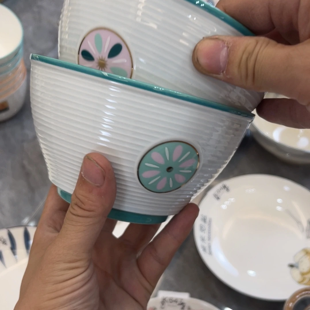 陶瓷微瑕餐具介意勿拍，满18飞！