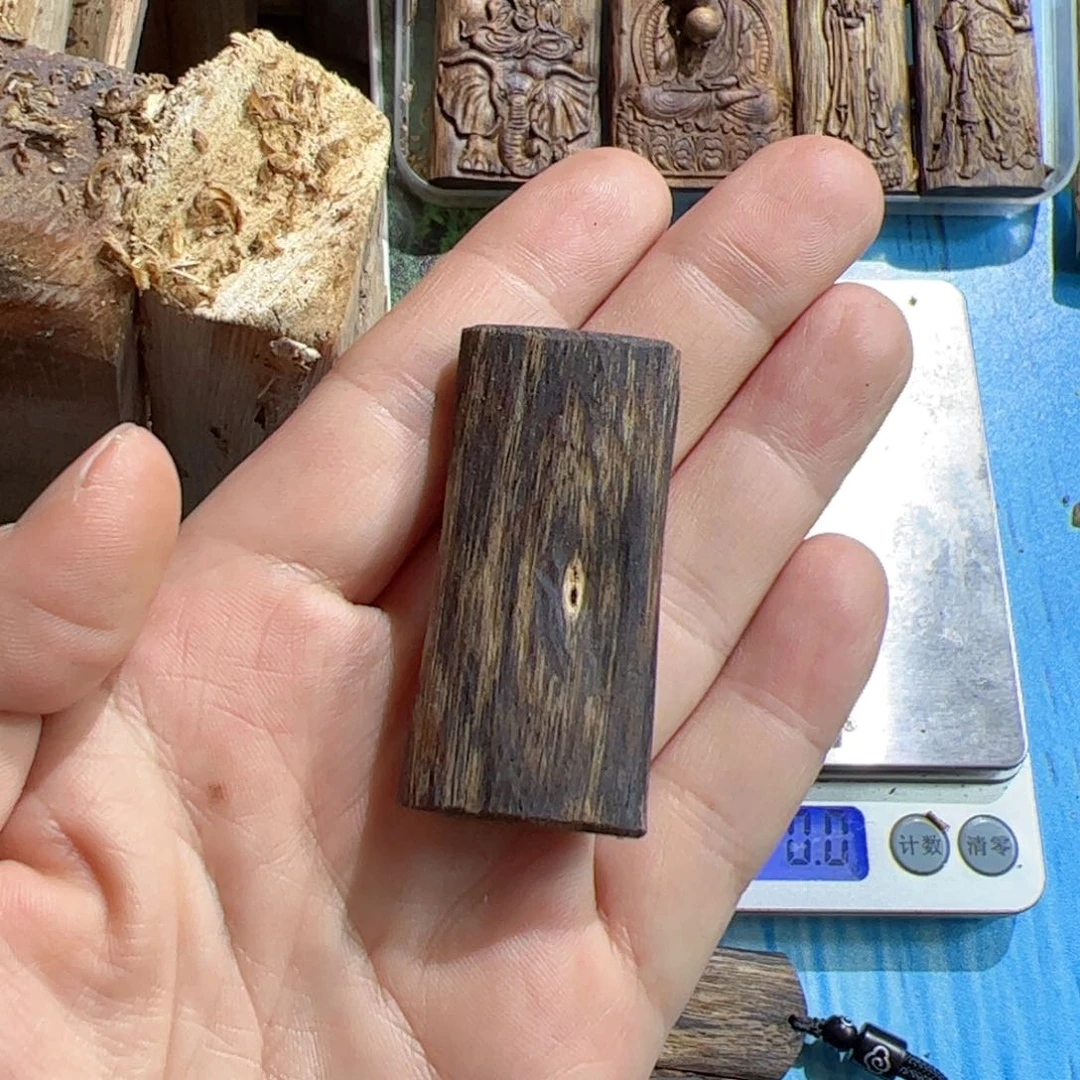 沉香吊坠白棋素牌6.6克