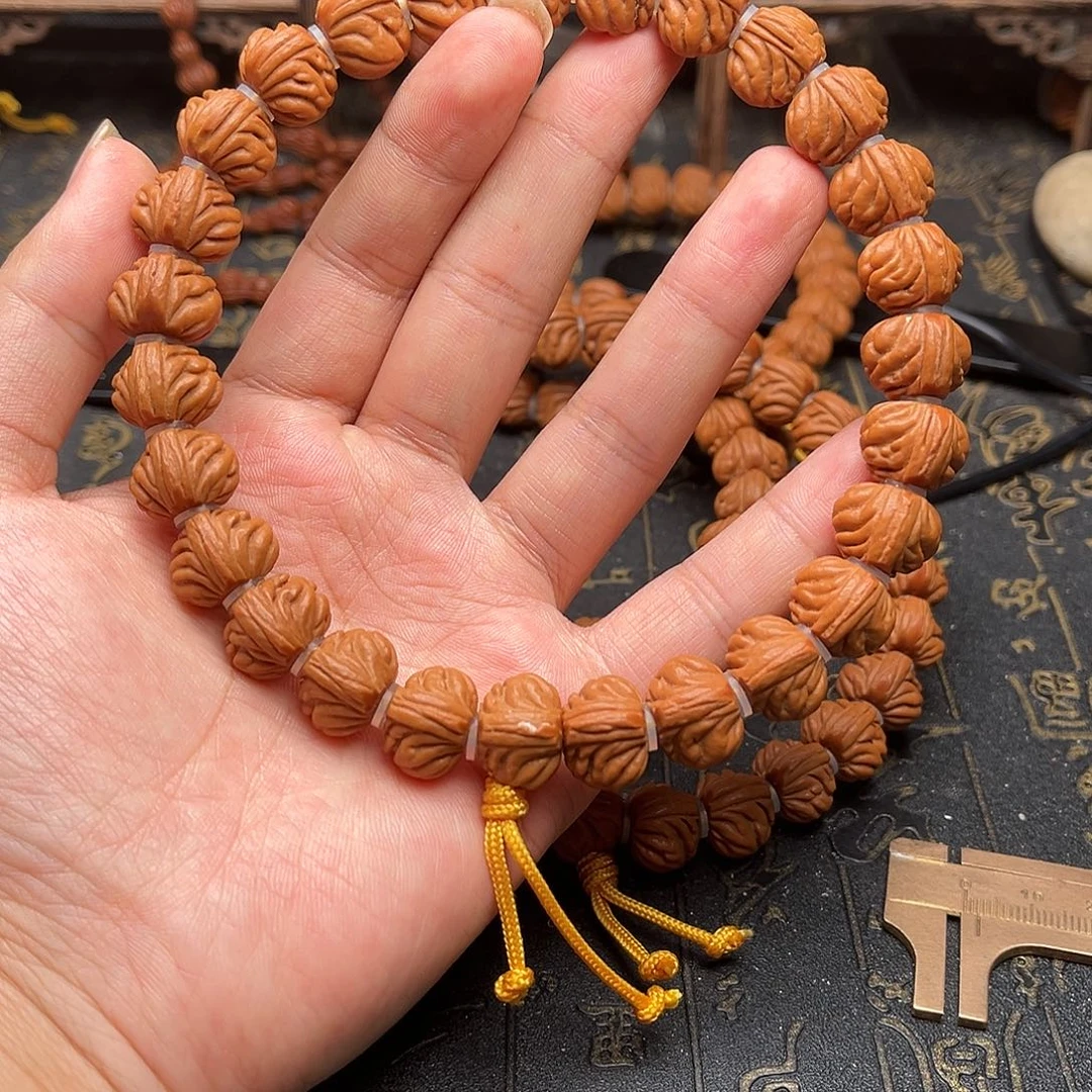 桃核吊坠三角龙手持