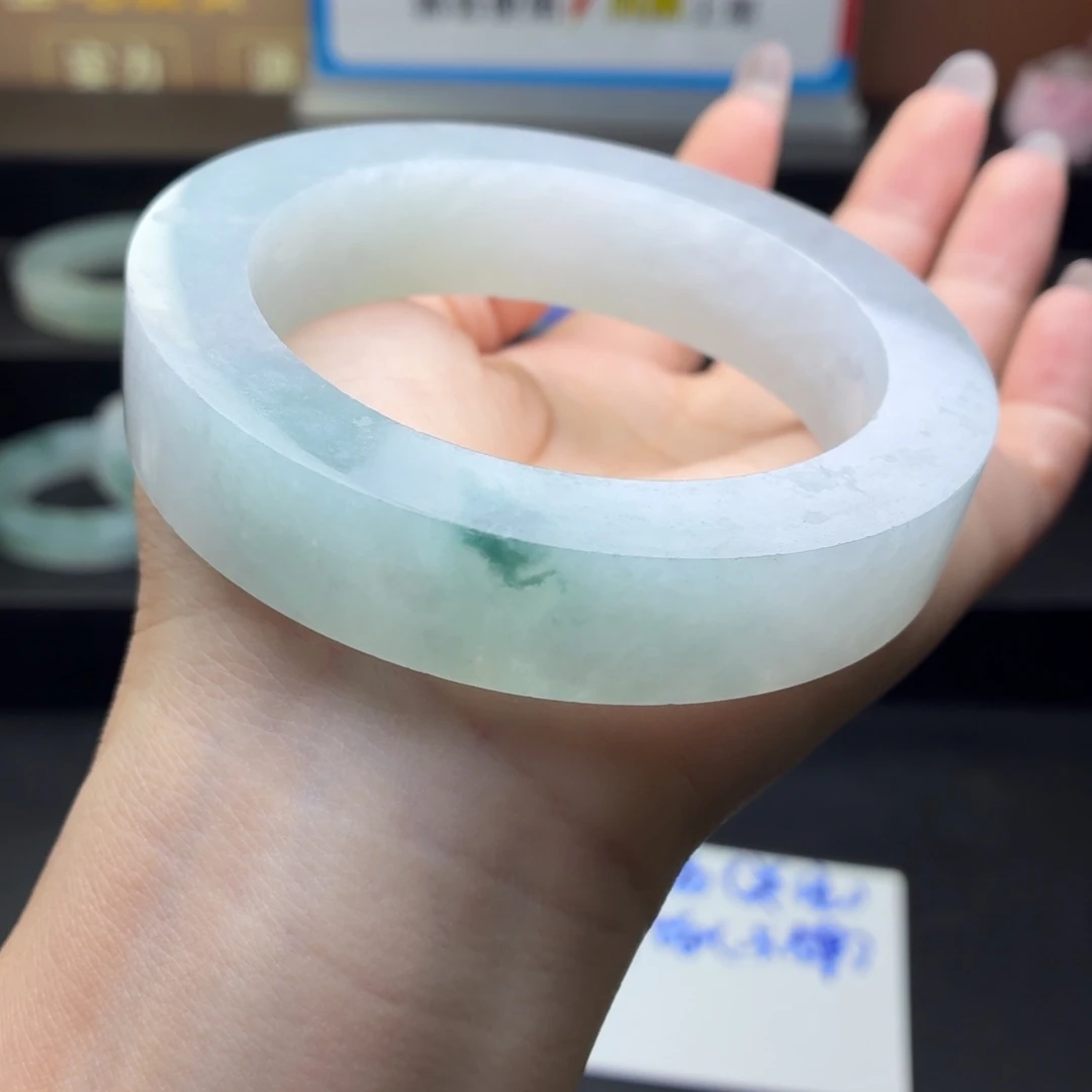 定制翡翠未镶嵌翡翠手镯