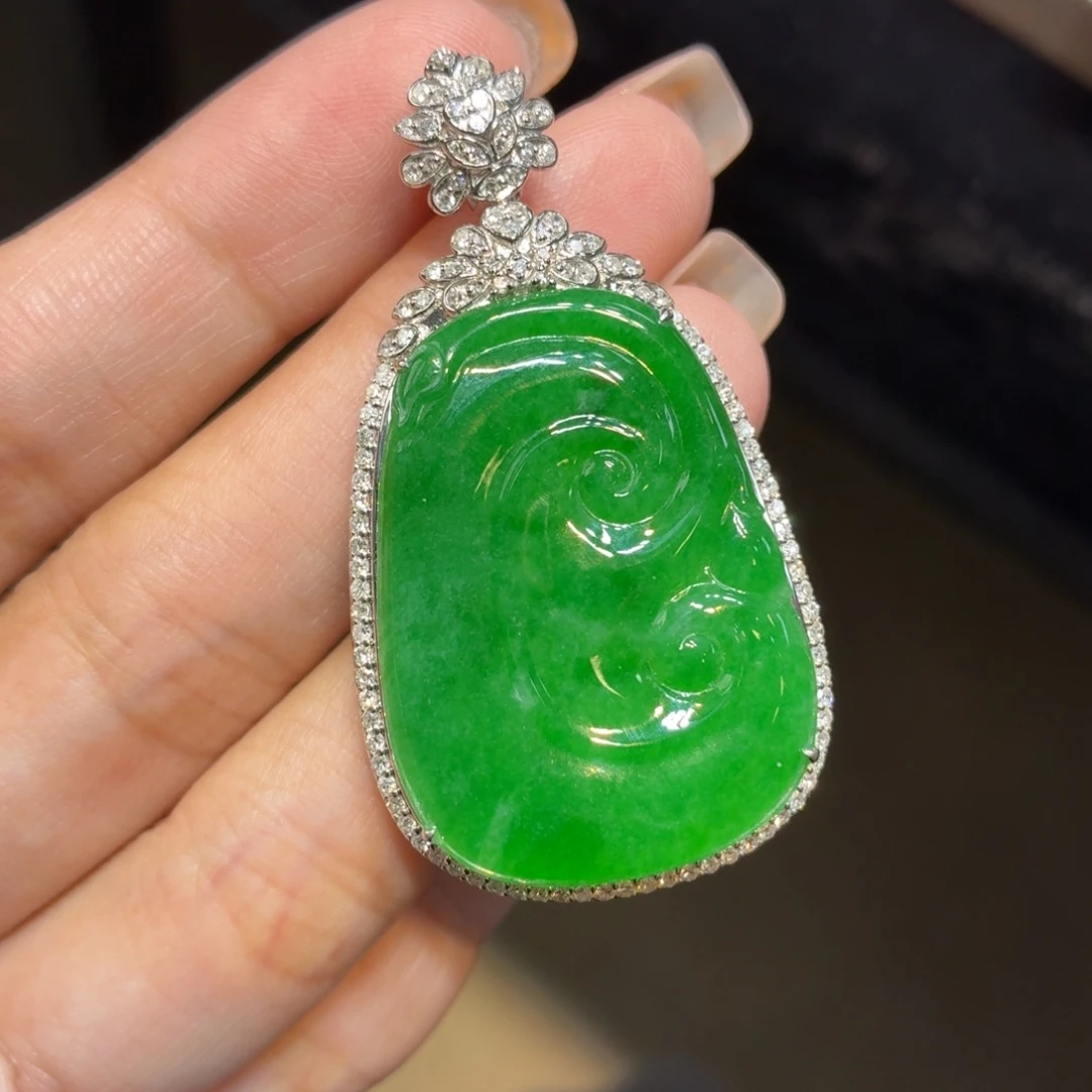 翡翠18K金镶嵌颈饰天然缅甸翡翠