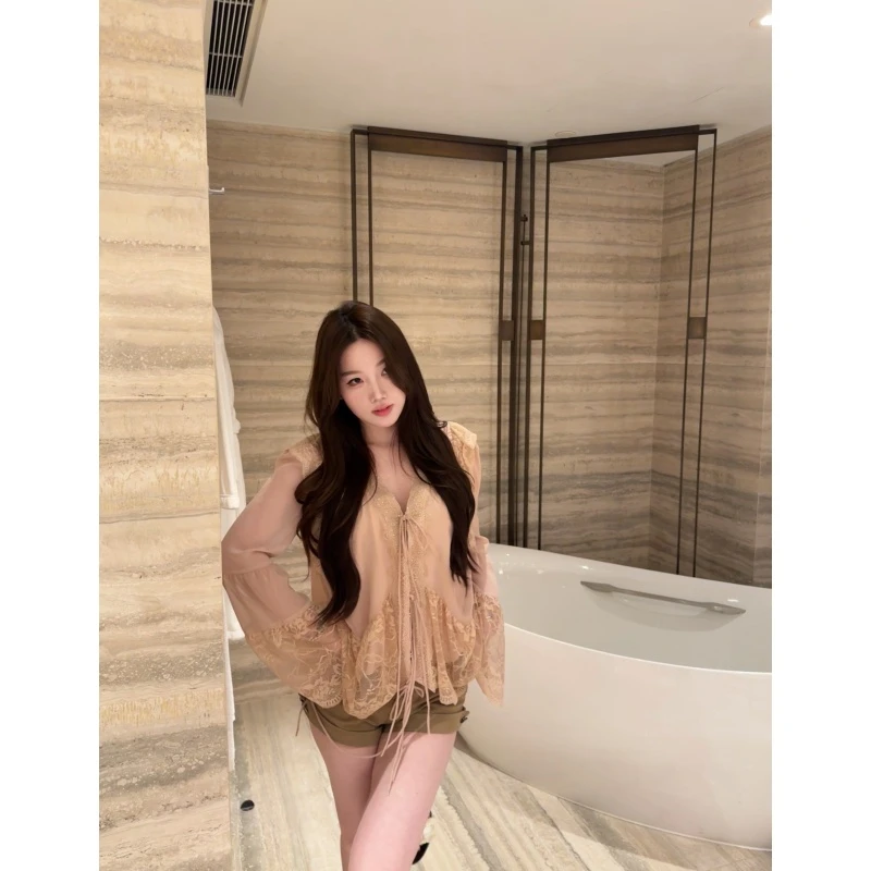 一只雪雪【桃金春韵】新款初秋气质温柔新中式蕾丝设计镂空时尚上衣