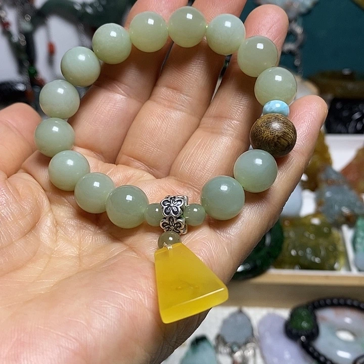 翡翠未镶嵌吊坠(赠链)
