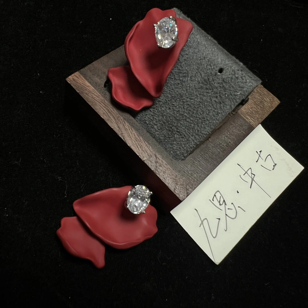 铜合金合成锆石耳饰 铜合金合成锆石耳饰 酒红色玫瑰花瓣耳环 时