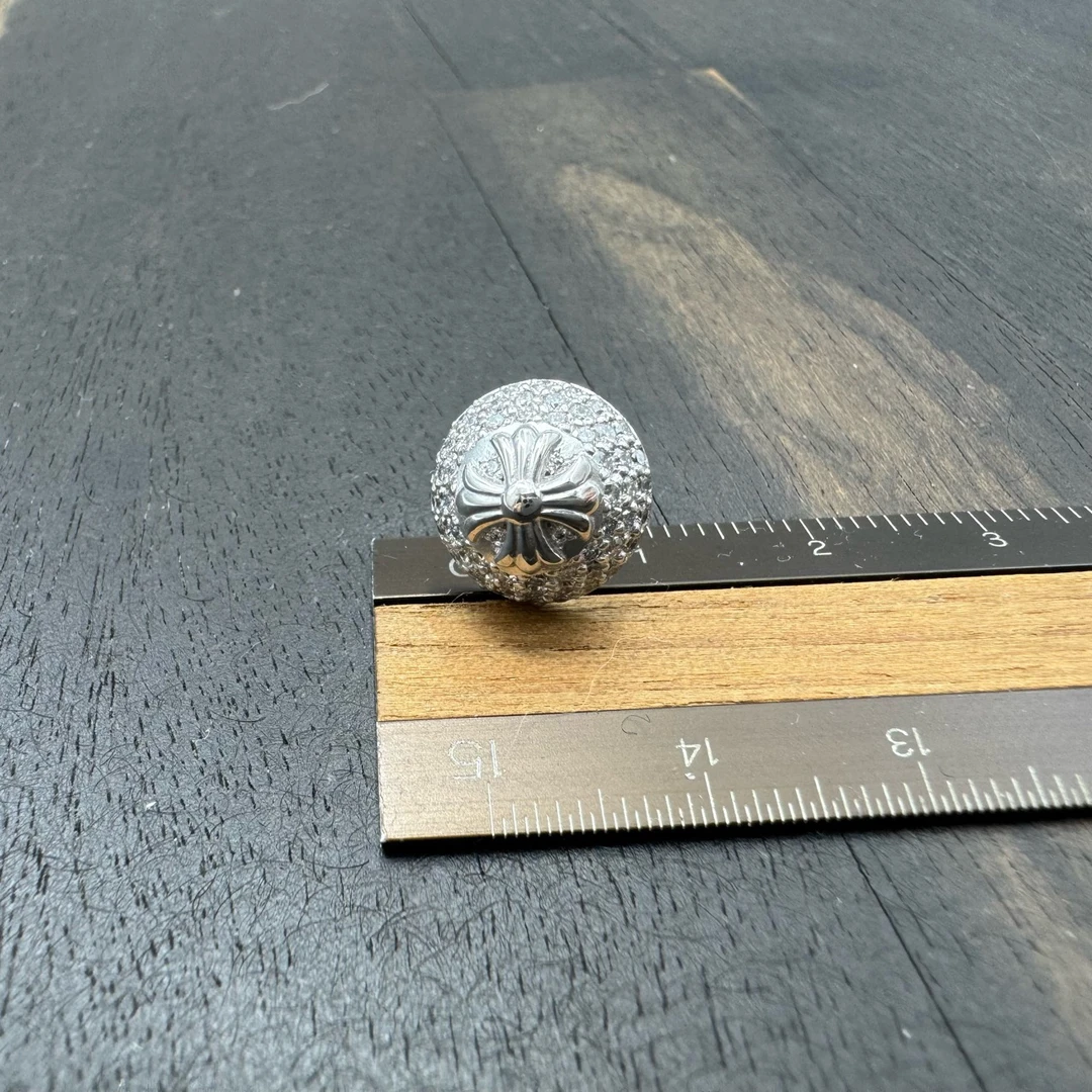 Chrome Hearts 克罗心 18k 满钻 圆十字花耳钉