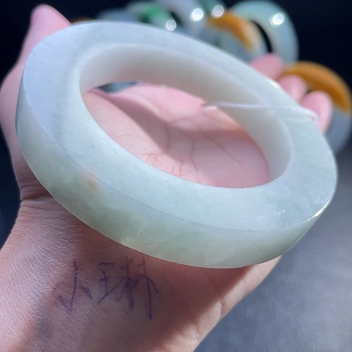 未镶嵌翡翠手镯定制翡翠