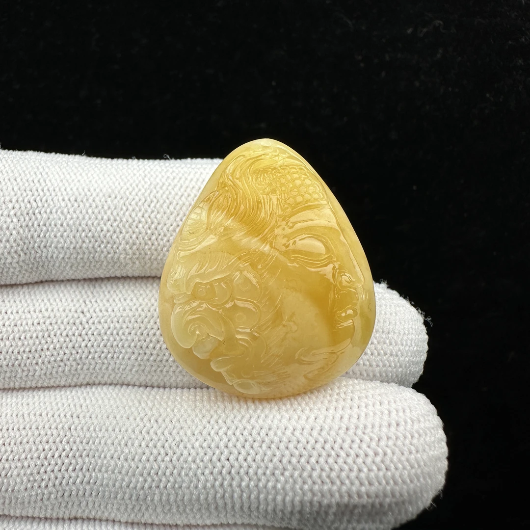 Y3495天然蜜蜡 雕刻牌26.5*31.7*12mm 支持鉴定 假一罚四
