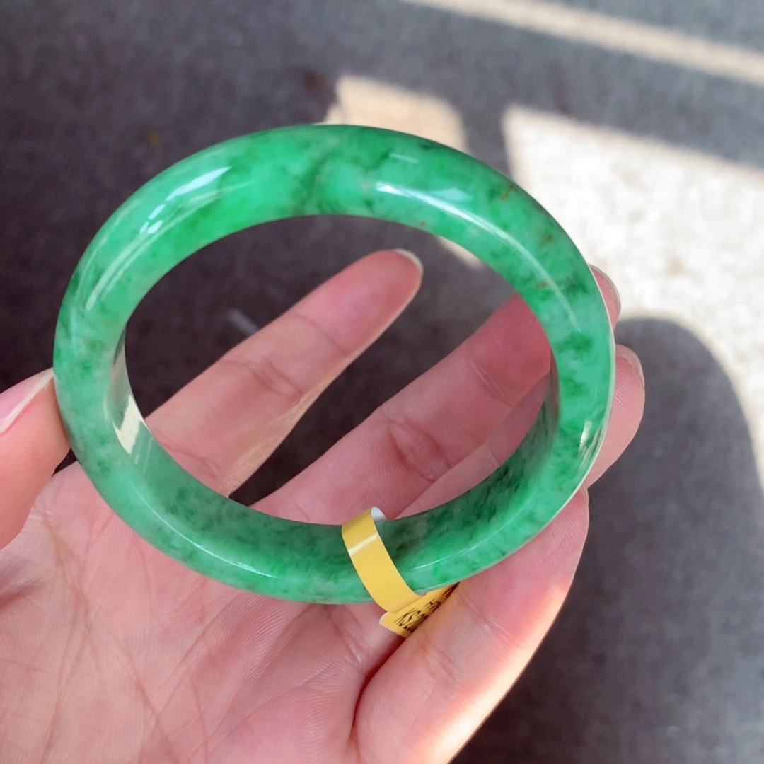 翡翠手镯未镶嵌缅甸