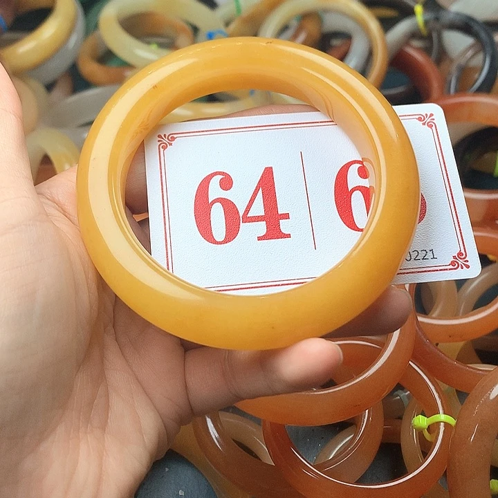未镶嵌石英质玉（黄龙玉）手镯y**a