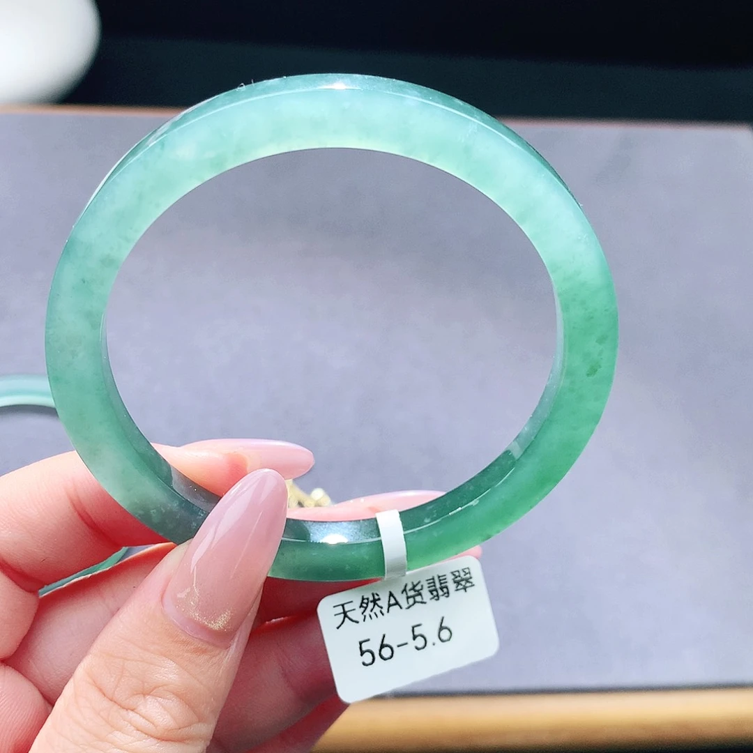 未镶嵌手镯（圆镯）翡翠