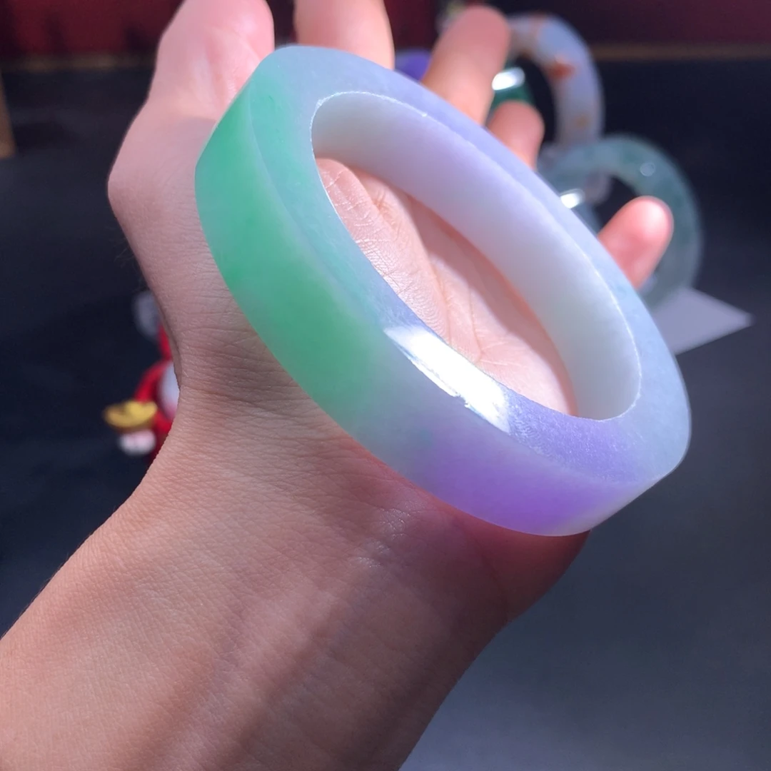 定制翡翠未镶嵌翡翠手镯