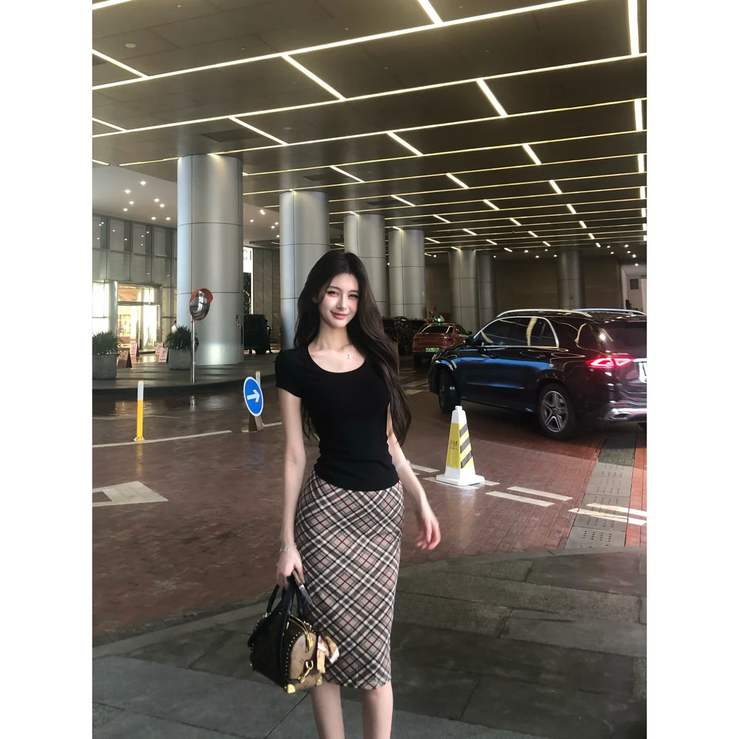 miu风复古格纹包臀设计感A字半身裙T恤套装01293