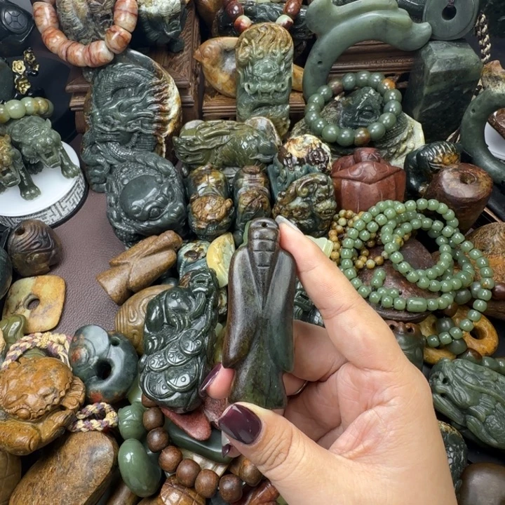 透闪石质玉未镶嵌珠宝奇石