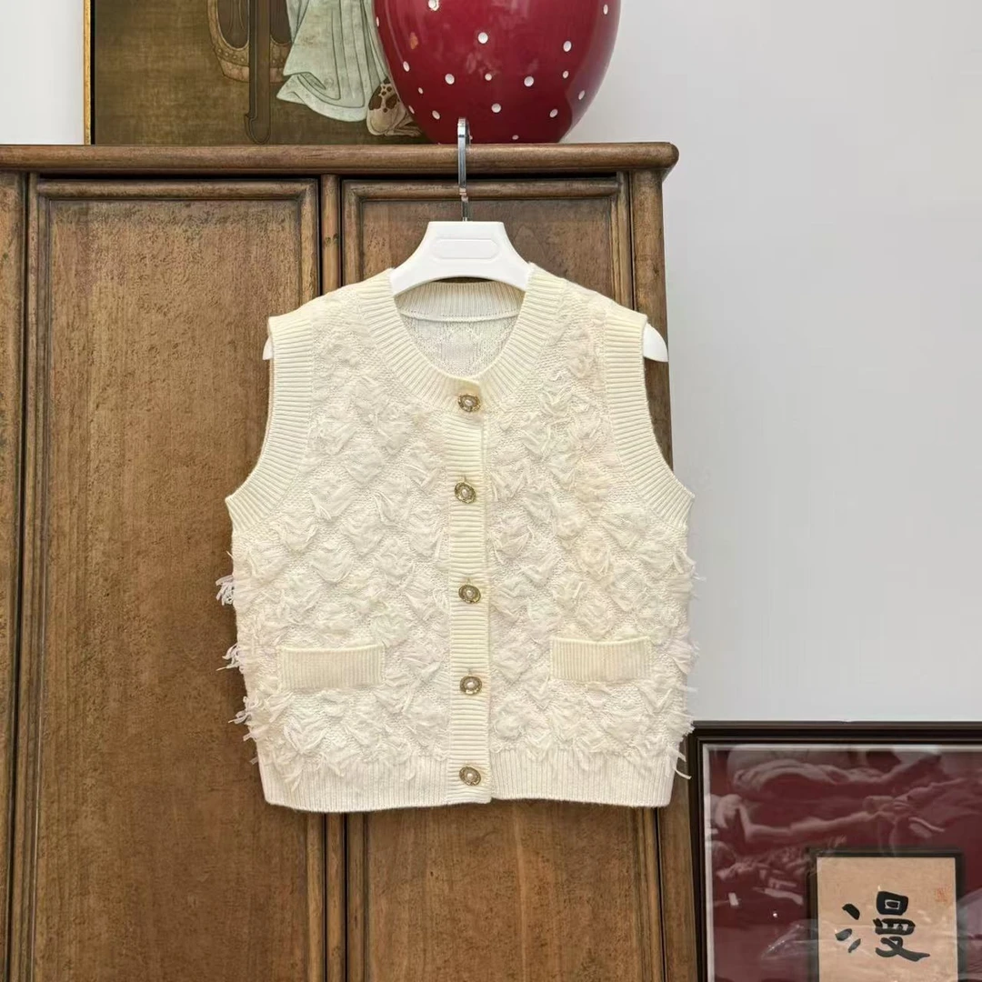 漫颜刘2024秋冬新品羊毛白色小香风马甲圆领无袖单排扣流苏马夹