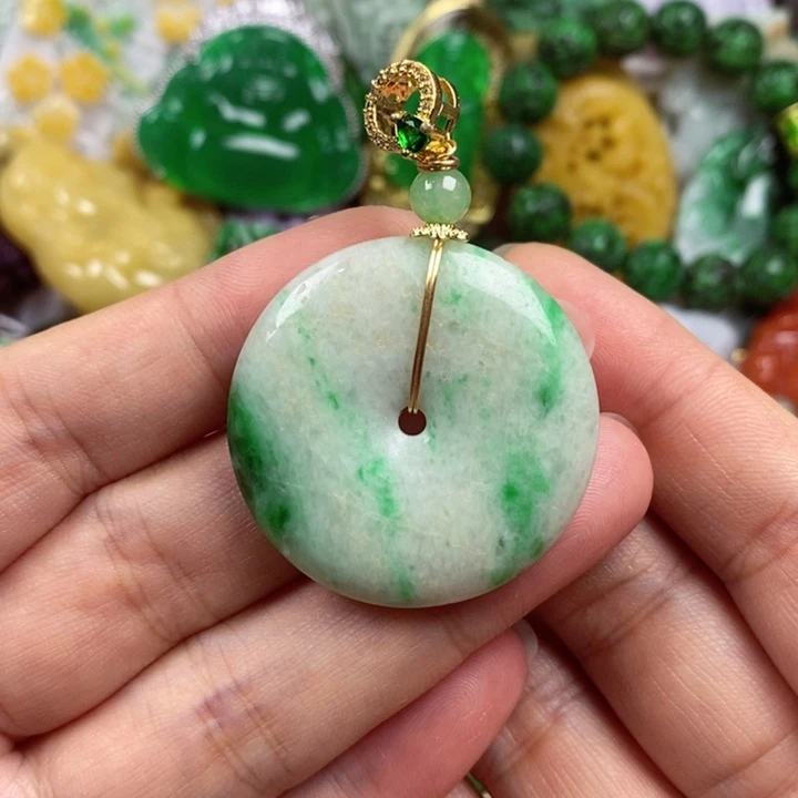 翡翠未镶嵌吊坠(赠链)
