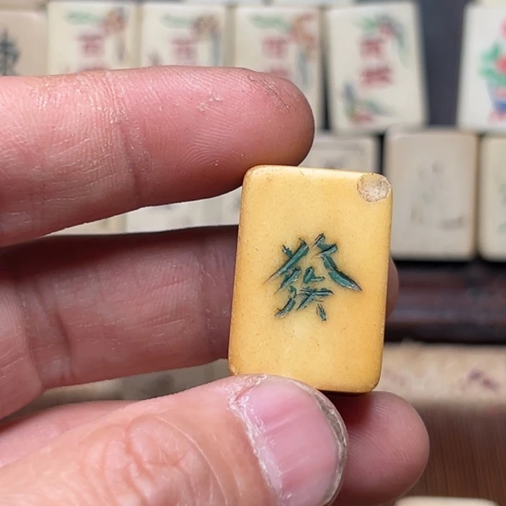 卡***卡实心竹雕刻手把件