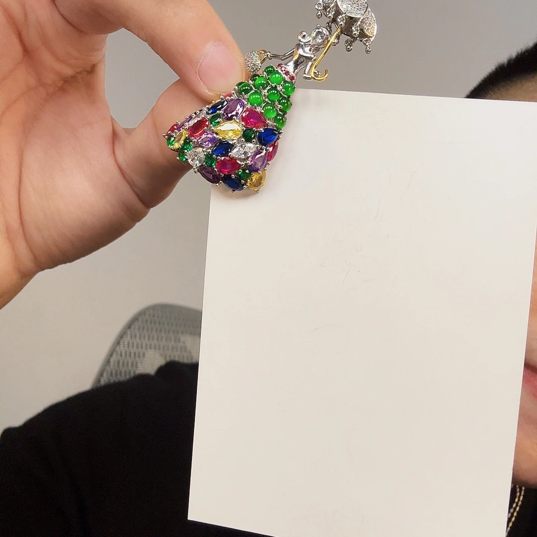 翡翠未镶嵌颈饰一件