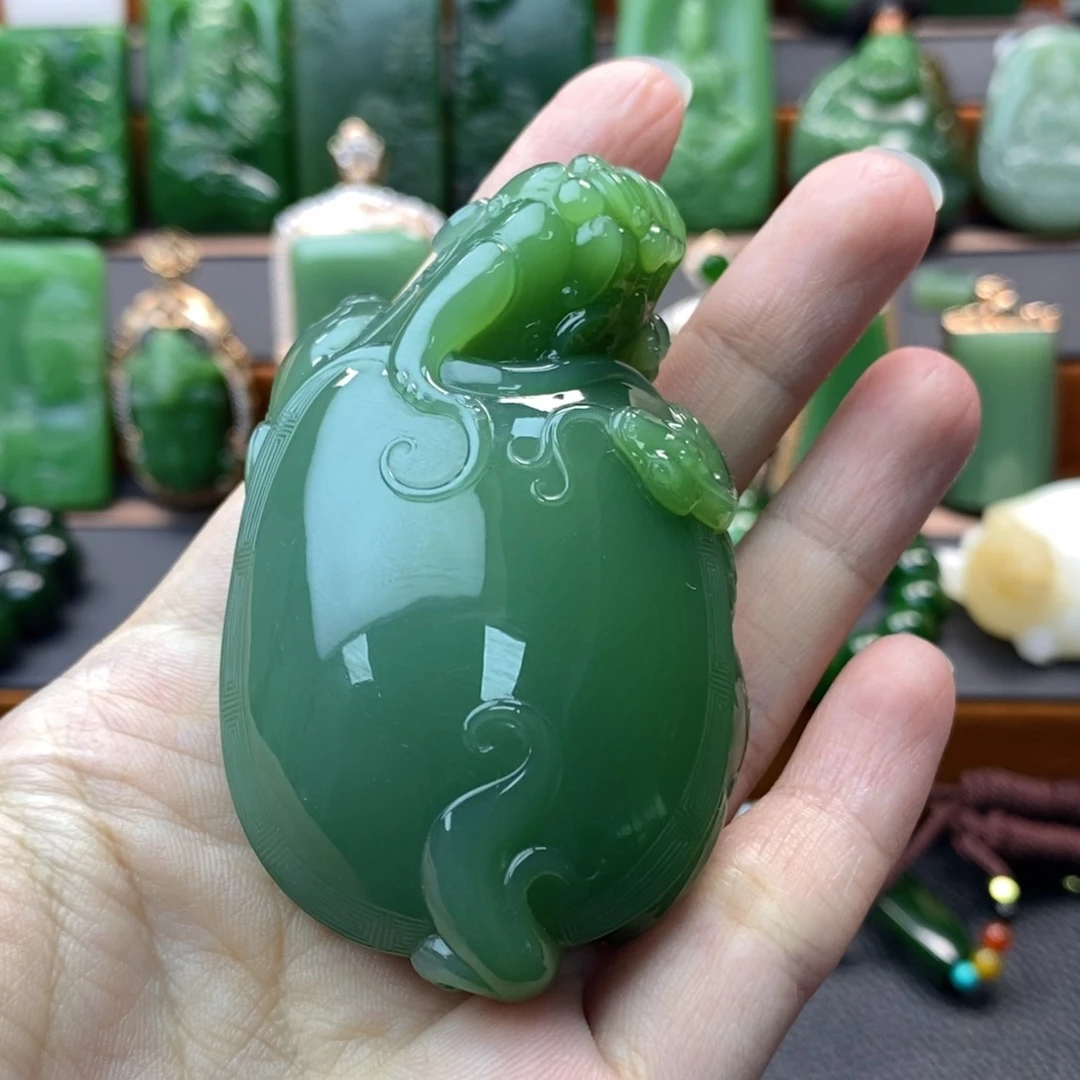 颈饰未镶嵌和田玉（碧玉）龙龟