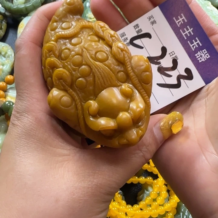 小***哥透闪石质玉未镶嵌把件