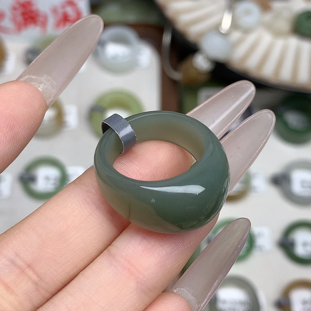 未镶嵌戒指和田玉