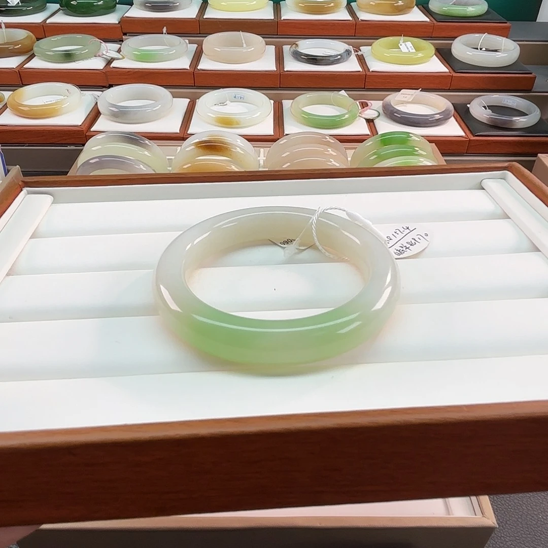 和田玉未镶嵌手镯57俄白翠