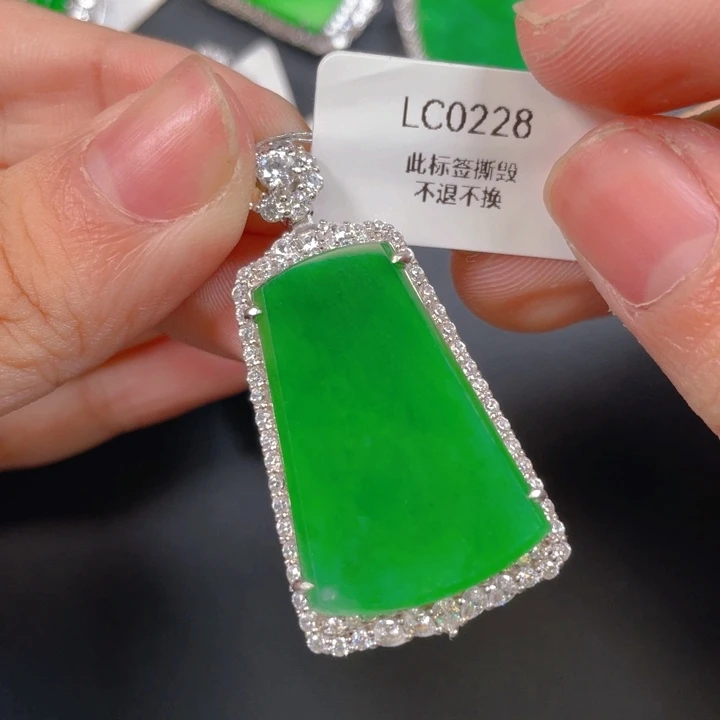 【闪购商品】颈饰银S925镶嵌翡翠翡翠