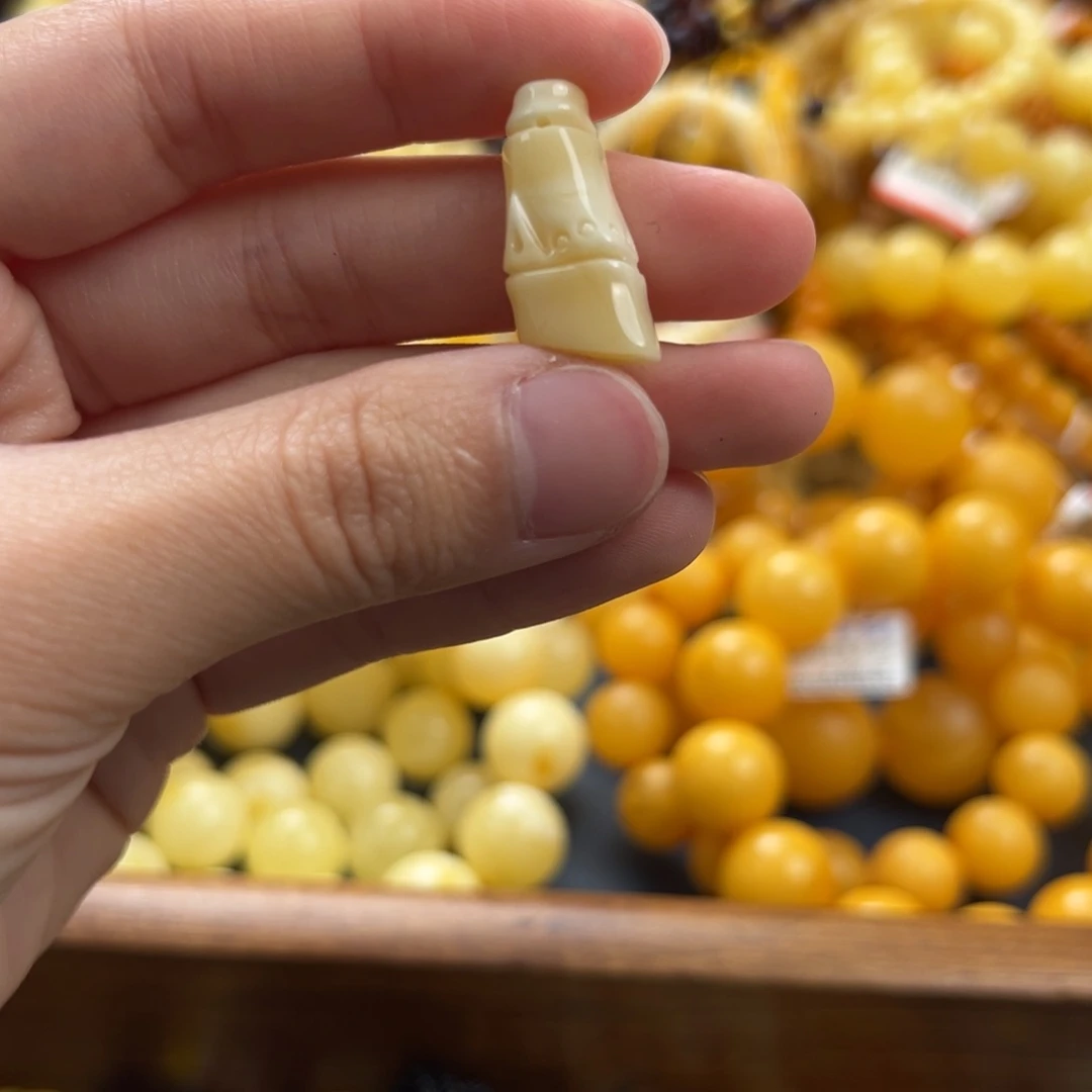 未镶嵌琥珀珠宝奇石