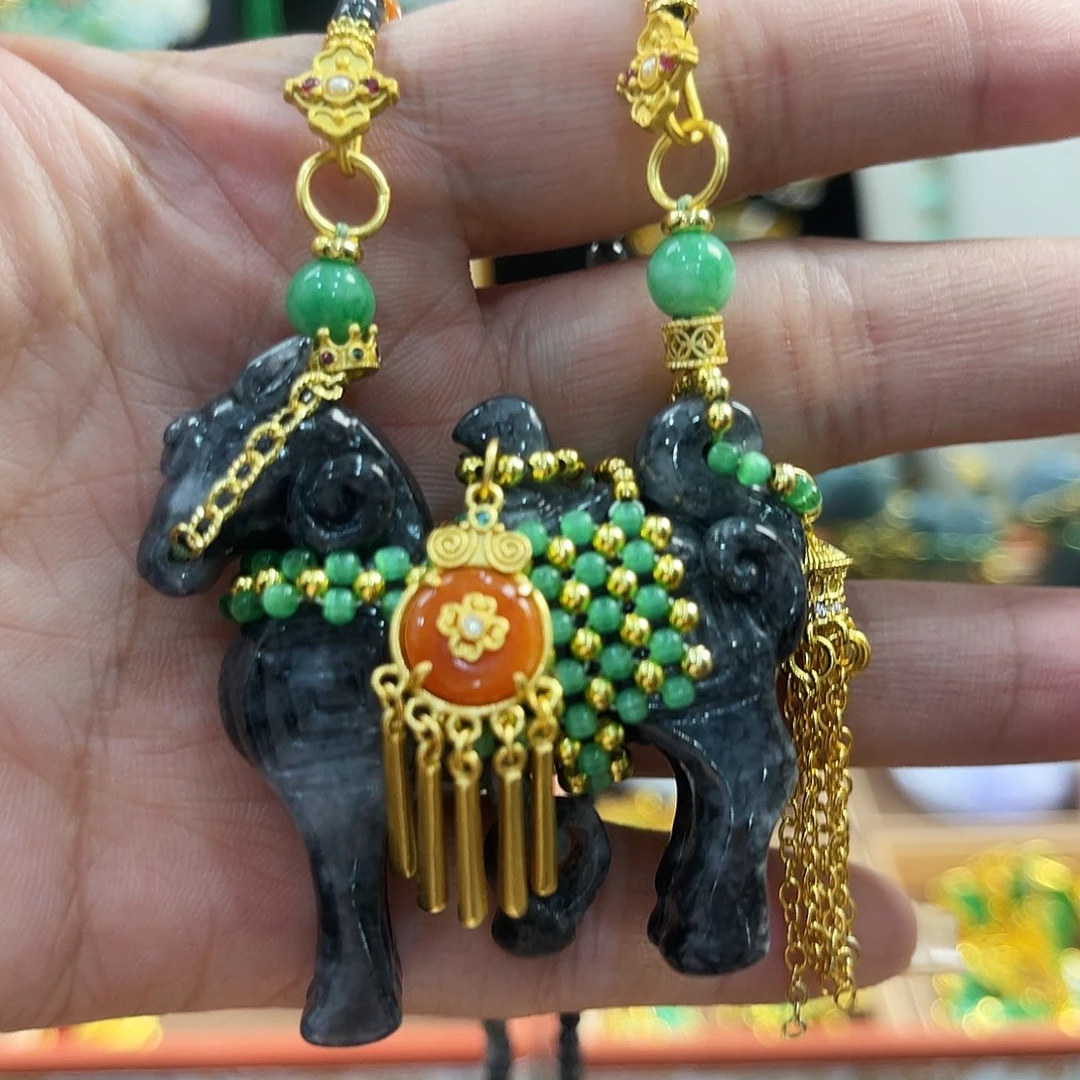 正***翡翠未镶嵌颈饰炸